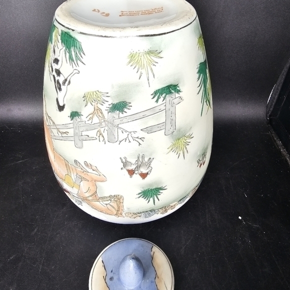 Vintage hand painted‎ Asian ginger jar/urn - Picture 7 of 9
